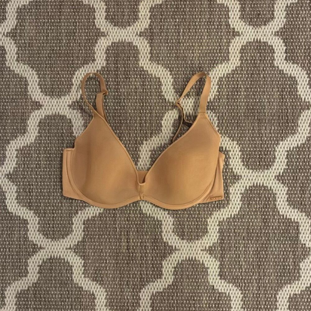Skims weightless scoop bra size 36D